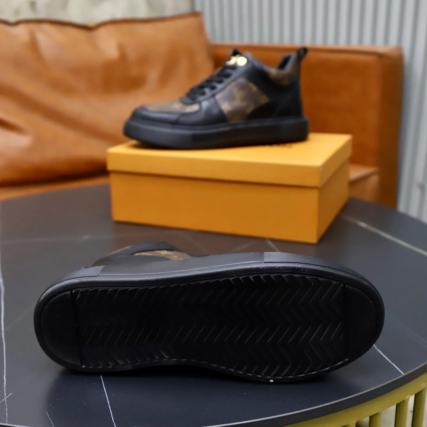 Ex-factory price: 442💰🙅‍♂️🙅‍♂️🙅‍♂️ Brand: LV Louis Vuitton Standard code: 38-44 (45 customized) Grade: Same as the official website Material: Original cowhide material spliced with brand rubber Comfortable and breathable lining Lightweight and wear-resistant sports outsole Style category: Men's fashionable casual shoes Running sneakers Distinguished luxury brand elements Top luxury color: actual picture color